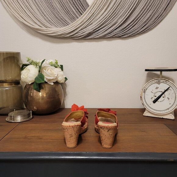 B.O.C. Flower Wedge Sandal Sz 38 (US-7) - Picture 5 of 8